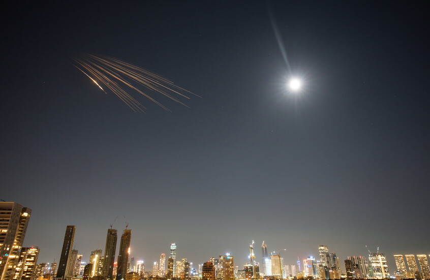 تجدد الهجمات الصاروخية الإيرانية على إسرائيل فجر اليوم