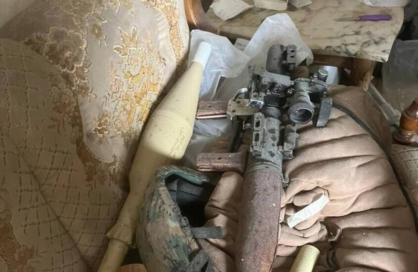 الجيش الإسرائيلي يعلن العثور على مخزون أسلحة لحزب الله في جنوب لبنان (فيديو + صور)