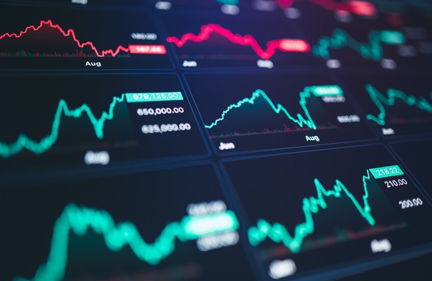 أسعار النفط تتراجع دون 100 دولار