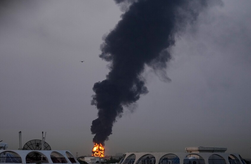 هجوم في أبو ظبي والنيران تندلع في حقل شاه 