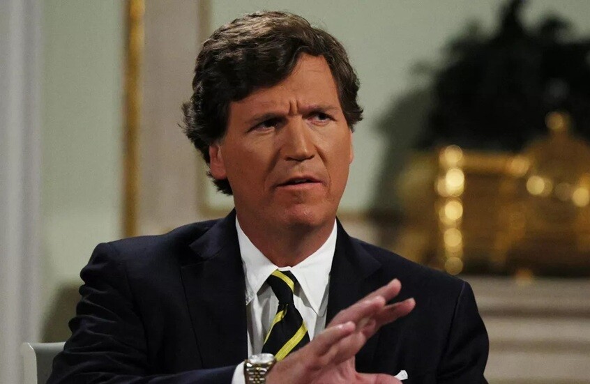 كارلسون: إسرائيل هي من تتخذ القرارات الرئيسية في الحرب مع إيران وأمريكا تنفذ