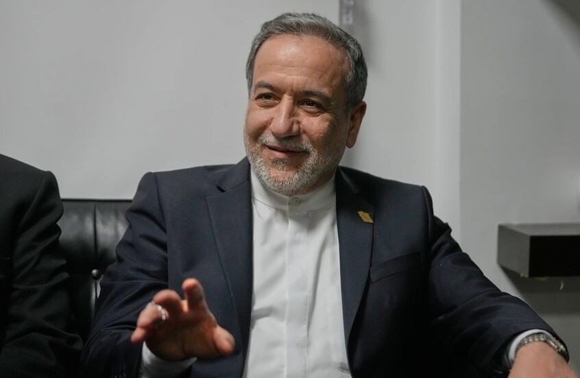 ردا على تقرير "أكسيوس".. عراقجي ينفي التواصل مع ويتكوف