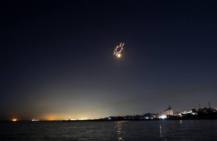 إسرائيل تحت النار.. هجمات صاروخية إيرانية متتالية على تل أبيب والشمال