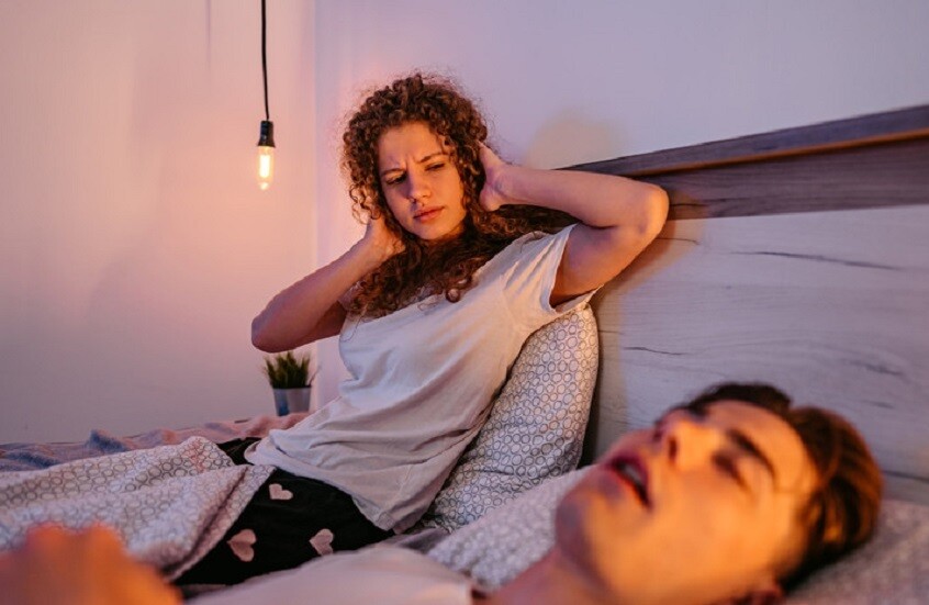 كل خامس بالغ يتحدث أثناء النوم.. والشباب الأكثر عرضة!