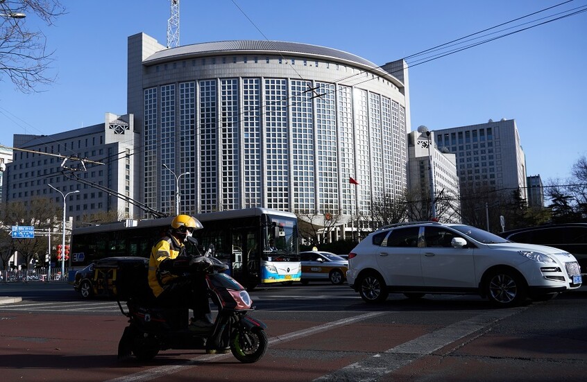 الخارجية الصينية: بكين وواشنطن تواصلان بحث موعد زيارة ترامب للصين