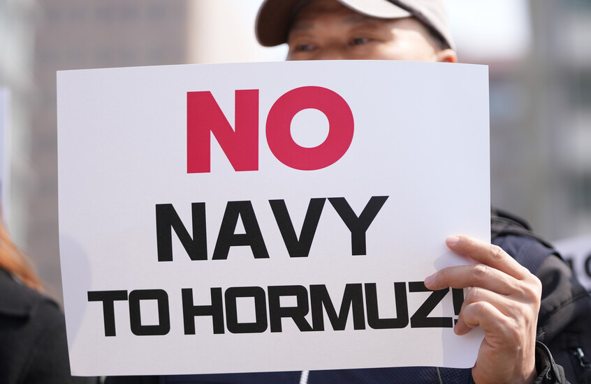 وزير النفط العراقي: اتصالات مكثفة مع طهران لتأمين عبور ناقلاتنا مضيق هرمز