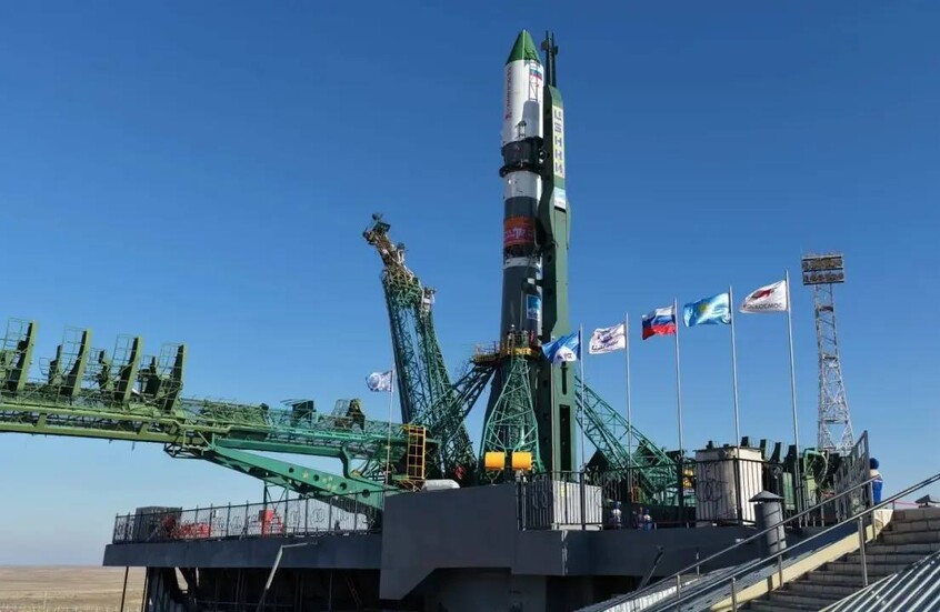 "روس كوسموس" تنصب صاروخها لإطلاق مركبة جديدة إلى المحطة الفضائية