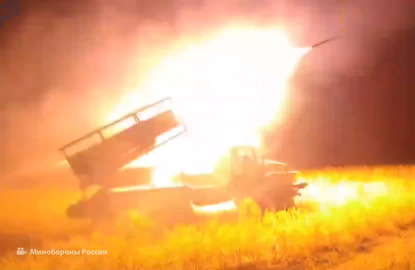 منظومة "غراد" تستهدف مواقع تمركز القوات الأوكرانية