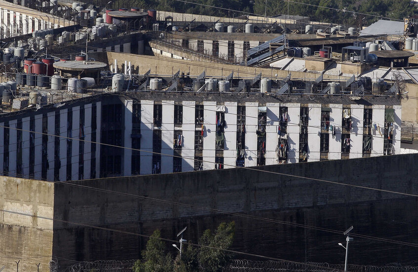 لبنان يبدأ نقل السجناء السوريين إلى دمشق في إطار اتفاقيات ثنائية