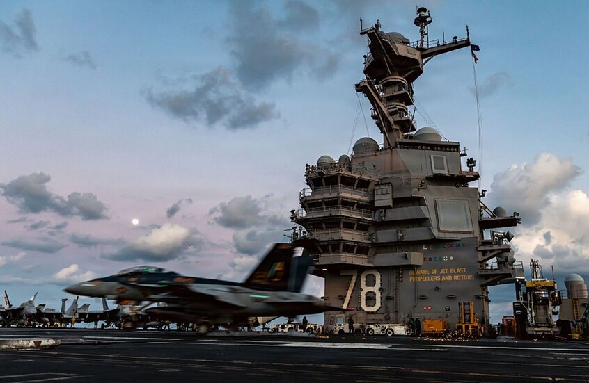 حاملة الطائرات الأمريكية "جيرالد فورد" تغادر نحو اليونان بعد حريق وإصابة 200 بحار