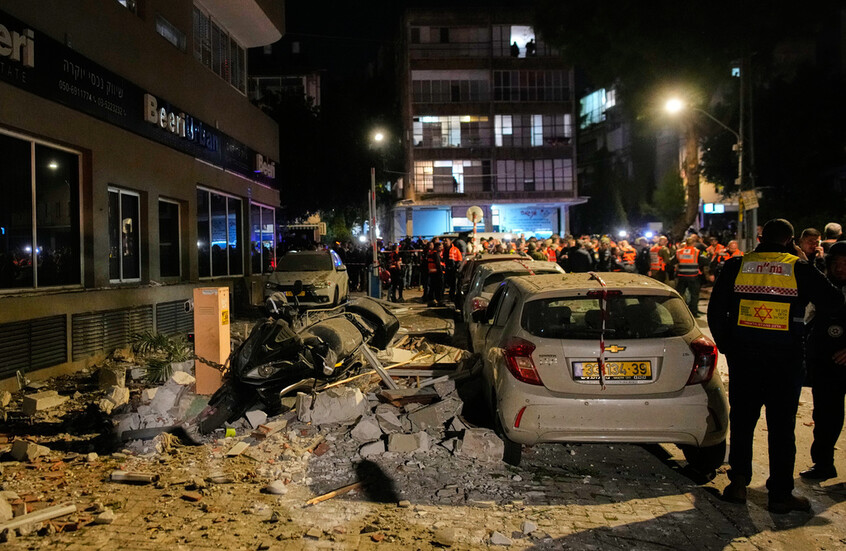 قتلى إسرائيليون في هجوم صاروخي إيراني ضخم بصواريخ عنقودية وانشطارية على إسرائيل (فيديوهات)