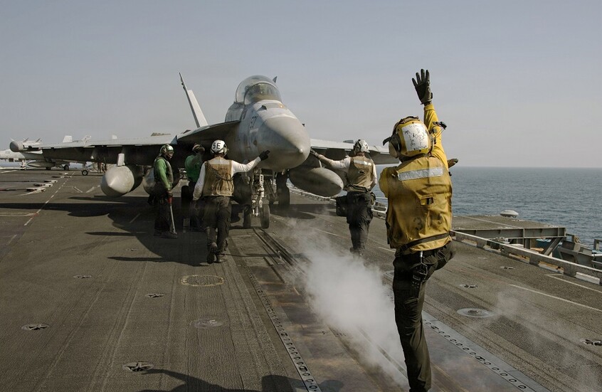 الجيش الإيراني يعلن إجباره "أبراهام لينكولن" على مغادرة المنطقة