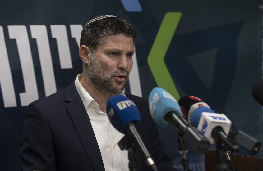 سموتريتش ينشر صورة مع ابنه المصاب: "بطلنا بخير"