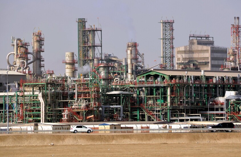 إيران تصدر تحذيرات بإخلاء منشآت الطاقة في الخليج