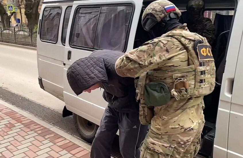 الأمن الروسي يحتجز متهمين باغتيال مسؤول بارز في خيرسون العام الماضي