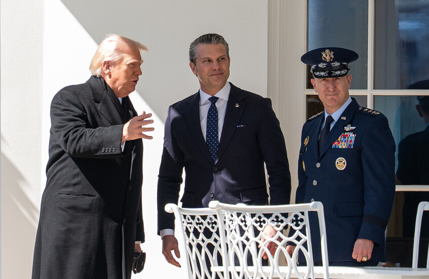 "بوليتيكو" تكشف خطة البيت الأبيض لبيع حرب إيران رقميا