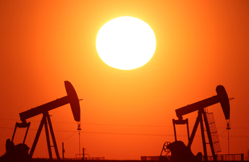 السعودية تتوقع أسعارا للنفط فوق 180 دولارا إذا استمرت الحرب حتى أبريل