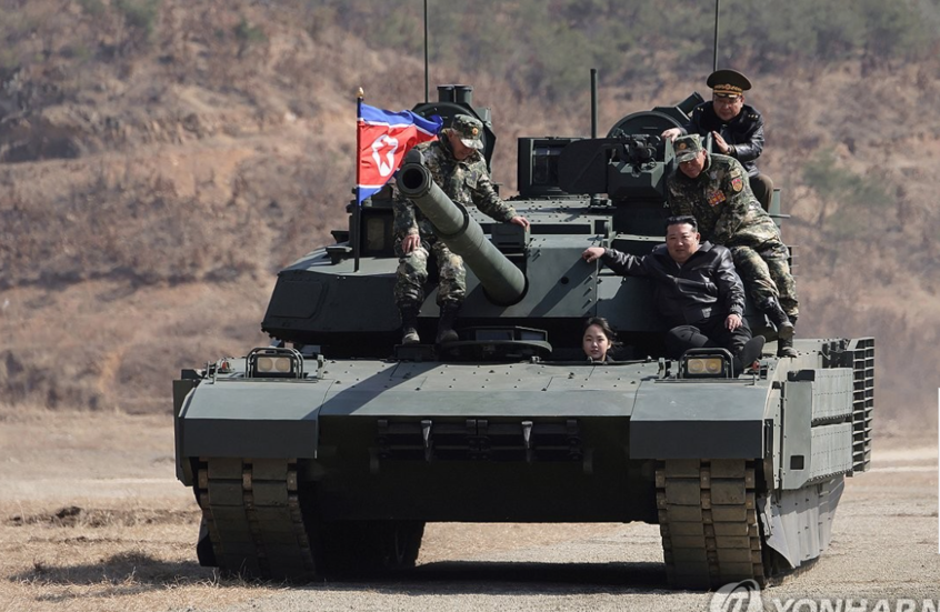 بحضور كيم وابنته.. كوريا الشمالية تكشف عن دبابة قتالية جديدة "متفوقة"