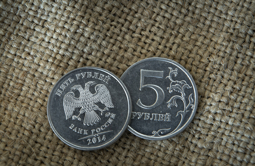 استقرار الروبل الروسي في ظل توافق قرار خفض الفائدة مع التوقعات