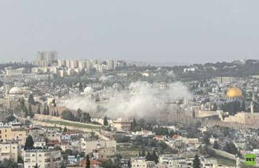 مراسلة RT: سقوط شظايا صاروخ في الحي اليهودي بالقدس وإصابة فلسطيني قرب باب المغاربة