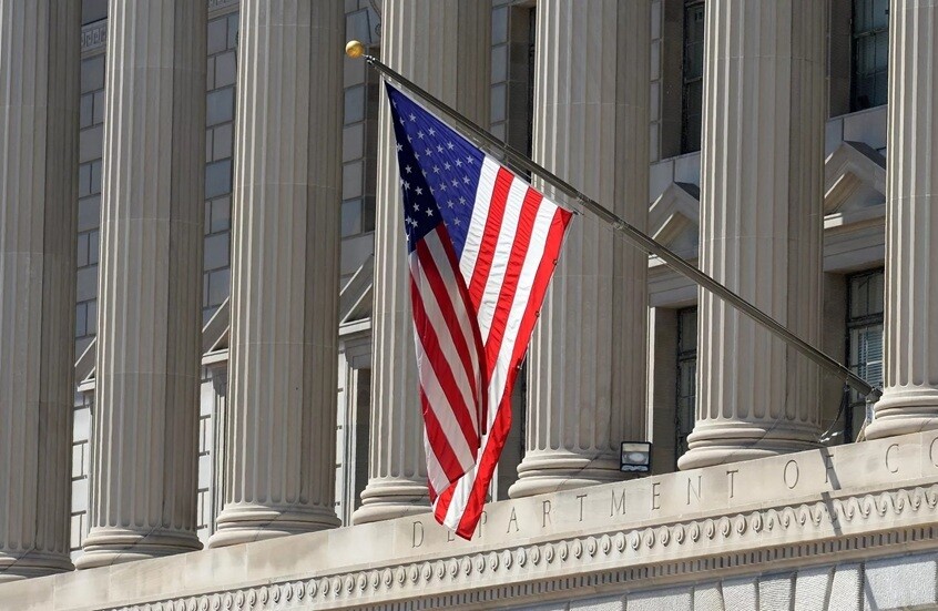 قاض فيدرالي يتصدى لسياسة البنتاغون "المقيدة" للصحافة: انتهاك للتعديلين الأول والخامس