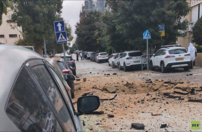 فيديو.. تضرر مبان في ريشون لتسيون وسط إسرائيل بعد سقوط صاروخ عنقودي إيراني