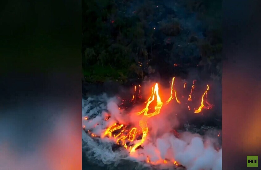 المحيط الهندي.. مشاهد مذهلة للحمم البركانية في جزيرة "ريونيون"