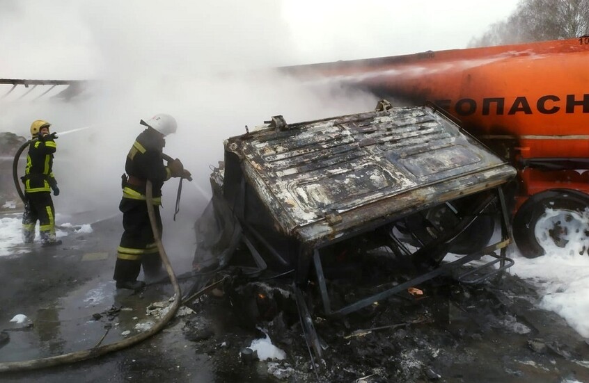 قتلى باصطدام شاحنة وقود بسيارات على طريق سريع بجنوب روسيا (فيديو)