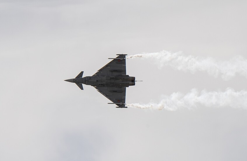 "ديلي إكسبريس": روسيا تستفيد من نقص الأسلحة بسبب الحرب الأمريكية في إيران