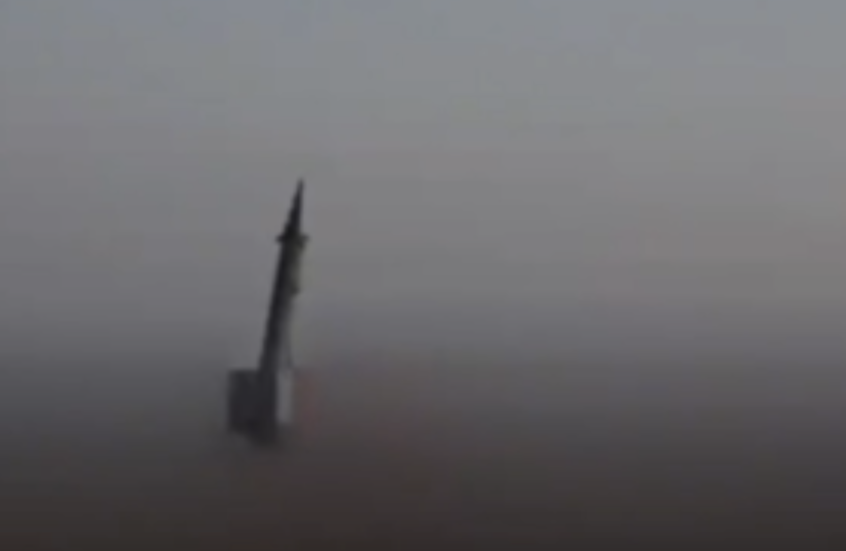 صور توثق إطلاق صواريخ إيرانية نحو إسرائيل وتحليلات حول استخدام "خرمشهر 4"