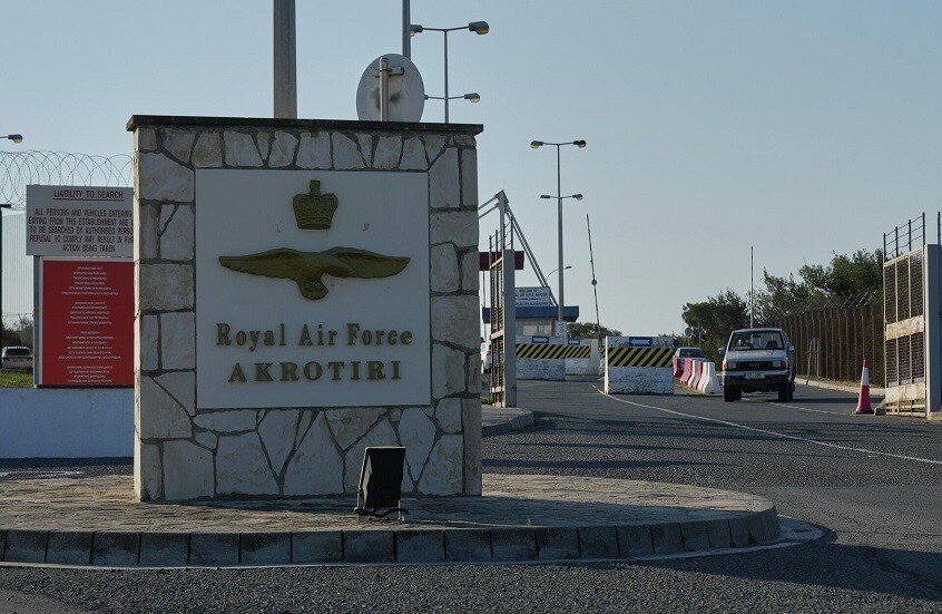 بريطانيا تتراجع عن منح الجيش الأمريكي الإذن باستخدام قاعدتها في قبرص لضرب إيران وتعلن السبب