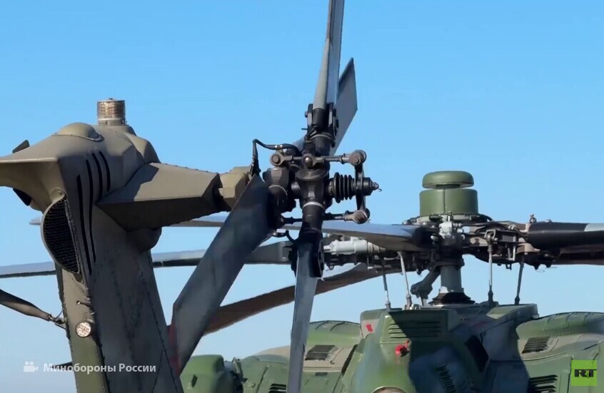 طاقم مروحية من طراز "Mi-28NM" الروسية في مهمة قتالية