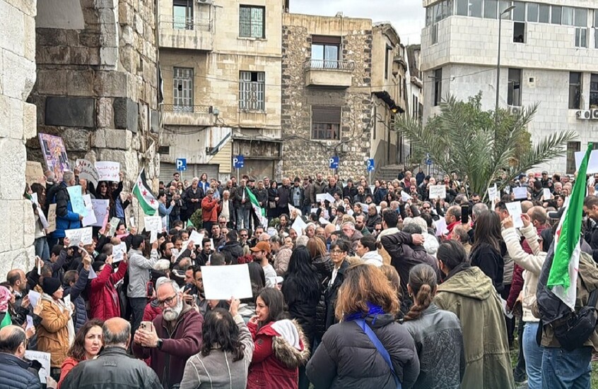 "دمشق تنتفض".. انتهاء اعتصام باب توما بعد وقفة احتجاجية رفضا لقرارات تمس الحريات