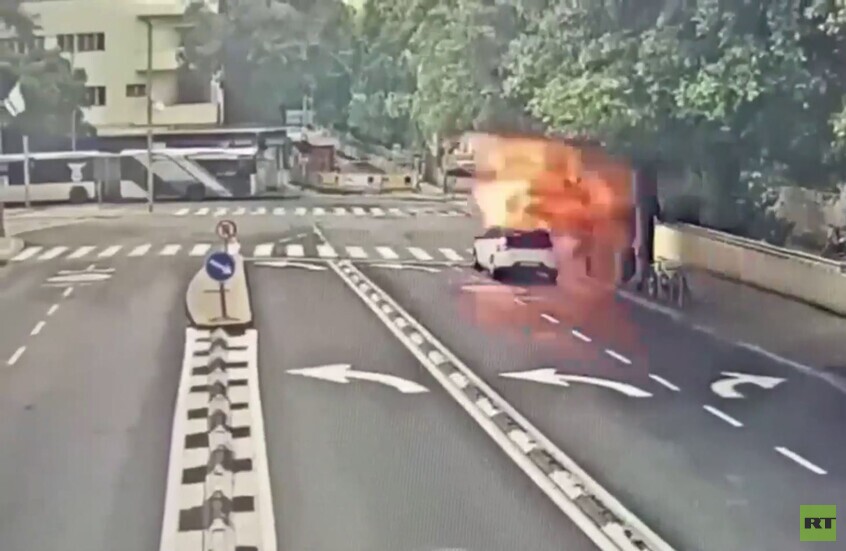 مشهد سقوط مقذوف انشطاري إيراني في تل أبيب