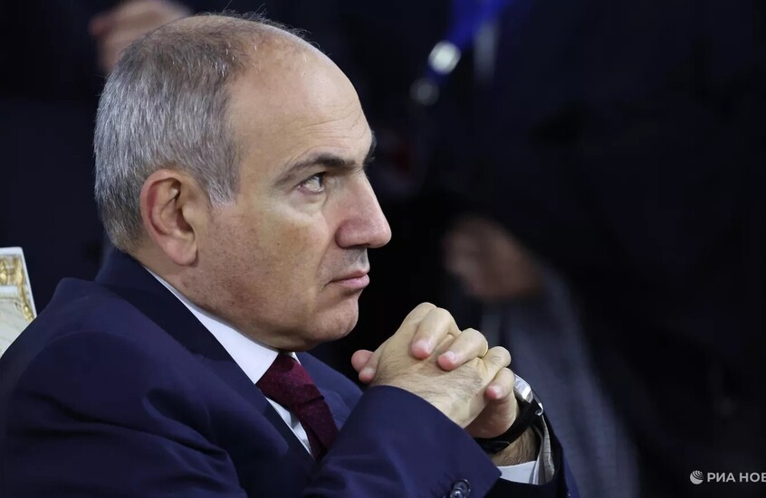 تحد جديد من باشينيان لخصومه.. سؤال غريب في البث المباشر