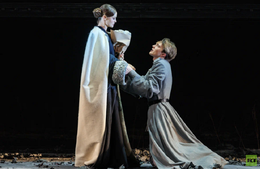 بمناسبة مئويتها.. "الحرس الأبيض" تعيد إحياء النص الذي أبهر ستالين على المسرح