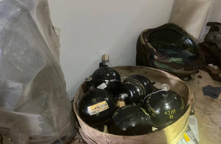 الجيش الإسرائيلي يعلن العثور على أسلحة نوعية جنوب لبنان (صور)