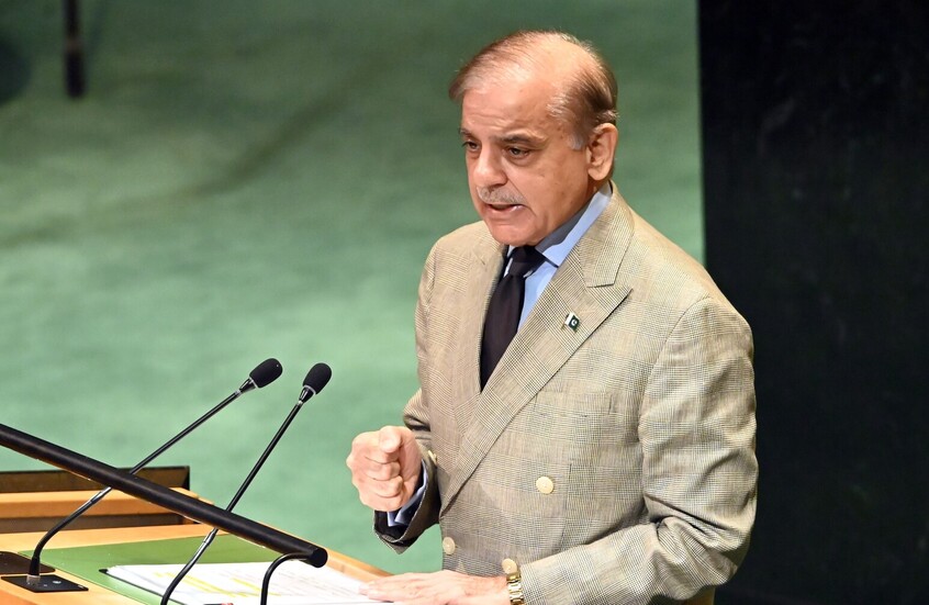 رئيس وزراء باكستان يعزي إيران ويؤكد دور إسلام آباد في تسهيل السلام