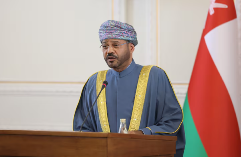وزير الخارجية العماني: نبذل جهودا مكثفة لضمان المرور الآمن عبر مضيق هرمز