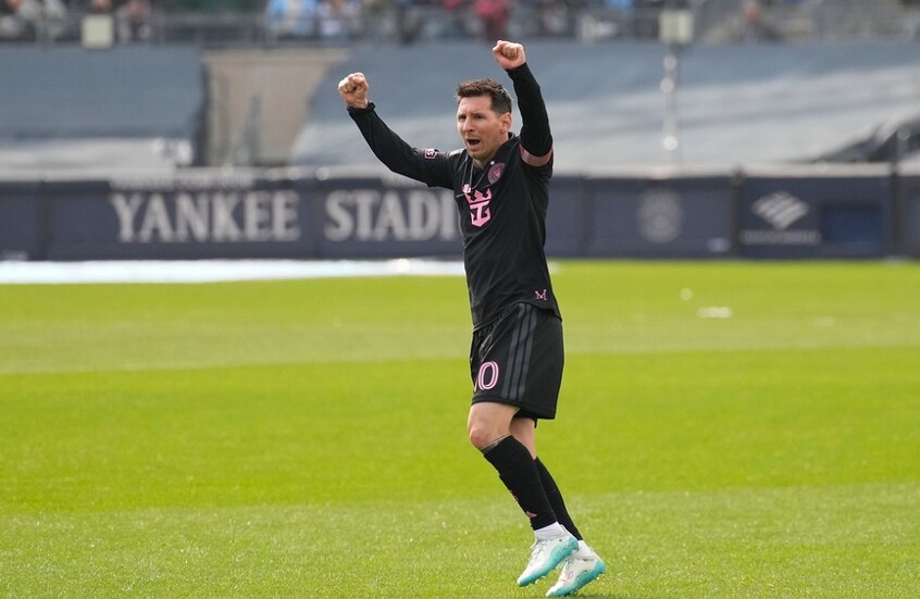 "رحلة الألف ميل تبدأ بخطوة واحدة".. ميسي يبدأ مشوار الـ1000 هدف من ركلة حرة (فيديو)