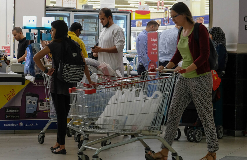 دميترييف يحذر: العالم على أعتاب أزمة غذائية