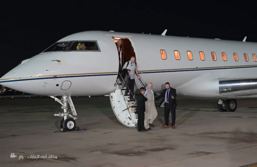 الإمارات تستضيف عملية تسليم مواطن أمريكي كان أسيرا في أفغانستان