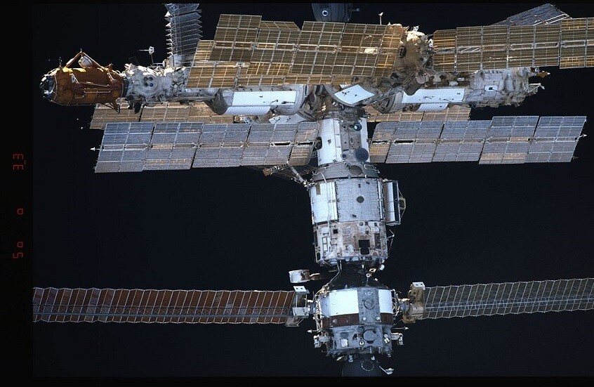 نهاية أسطورة فضائية.. اللحظات الأخيرة لمحطة "مير"