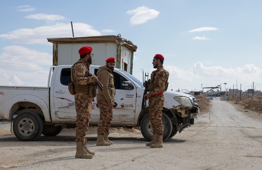 نقل السكان من مخيم الهول إلى منشأة في شمال حلب