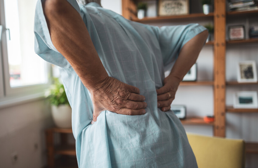 يطرد الأعصاب المسببة للألم!.. علاج هرموني واعد يوقف آلام أسفل الظهر المزمنة من جذورها