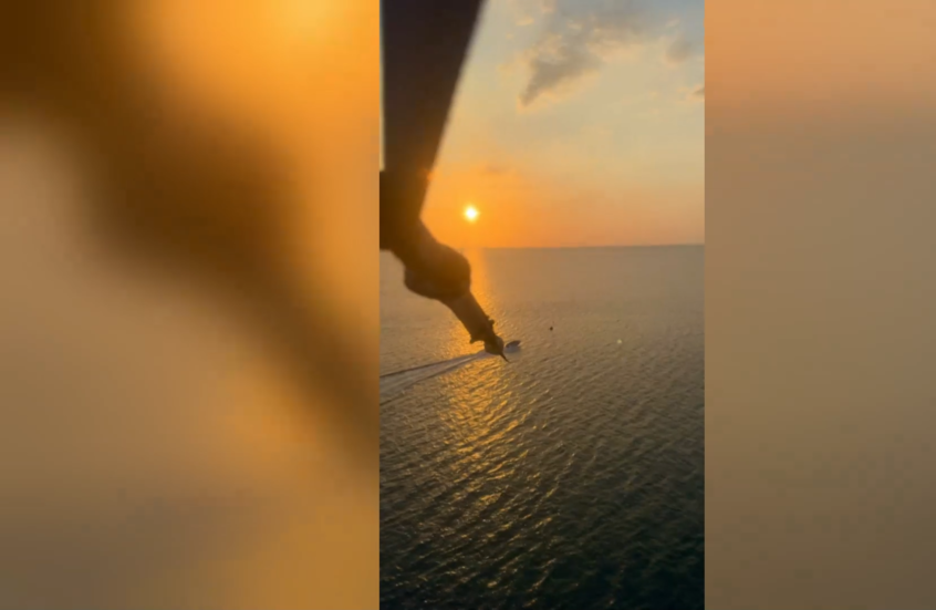 مشاهد درامية لسقوط سائحين روسيين في المحيط أثناء ممارستهما رياضة التزلج المظلي في تايلاند