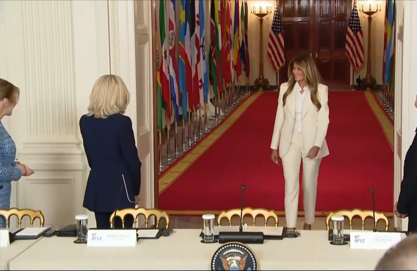 بدلا من زوجها.. ميلانيا ترامب تحضر قمة المستقبل بصحبة صديق جديد