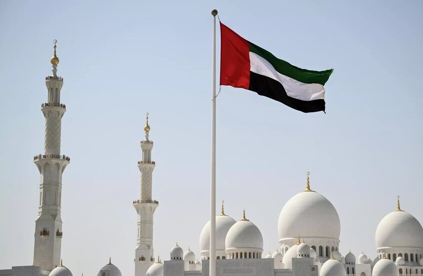 الإمارات: الدفاعات الجوية تتصدى لهجمات صاروخية وطائرات مسيرة