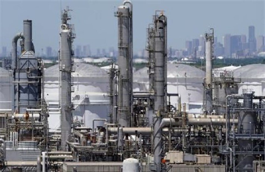 مستشار سابق لترامب: السحب من احتياطي النفط الاستراتيجي الأمريكي ينذر بتصعيد الصراع مع إيران