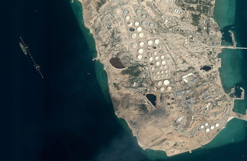 إعلام: إيران تحصن جزيرة خرج بالألغام وأنظمة دفاع جوي تحسبا لعملية أمريكية